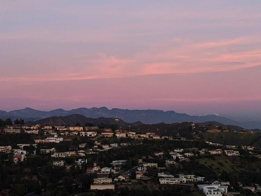 Gasthof Epic Views! Hollywood Hills Skyvilla: Crow's Nest