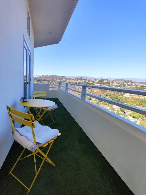 Gasthof Epic Views! Hollywood Hills Skyvilla: Crow's Nest Los Angeles